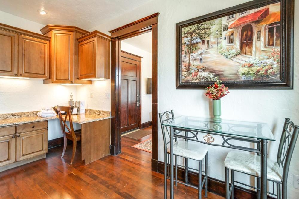 الشقق الفندقية بروفوفي  Aspenwood Manor المظهر الخارجي الصورة
